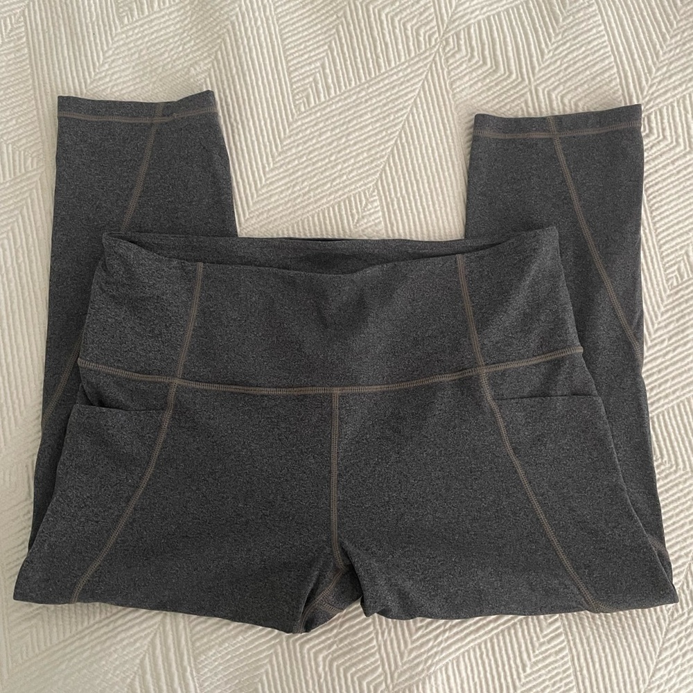 Like New Heathered Gray Capris